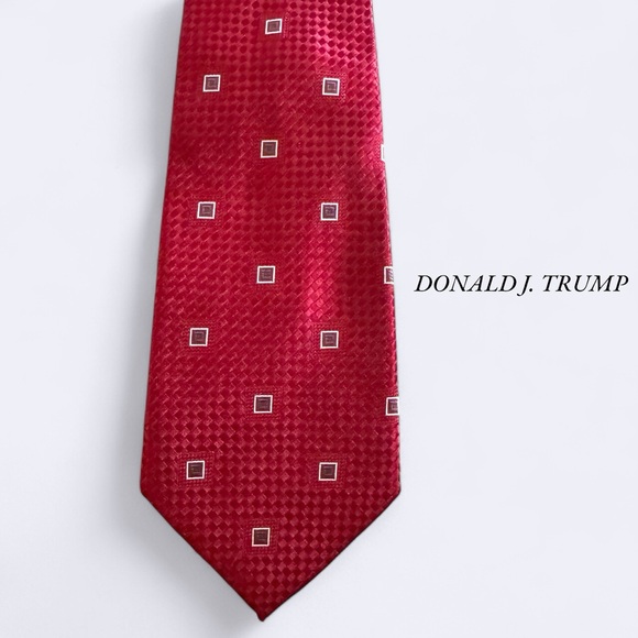 DONALD J. TRUMP SIGNATURERE COLLECTION RED SILK PRINT TIE - Picture 1 of 6